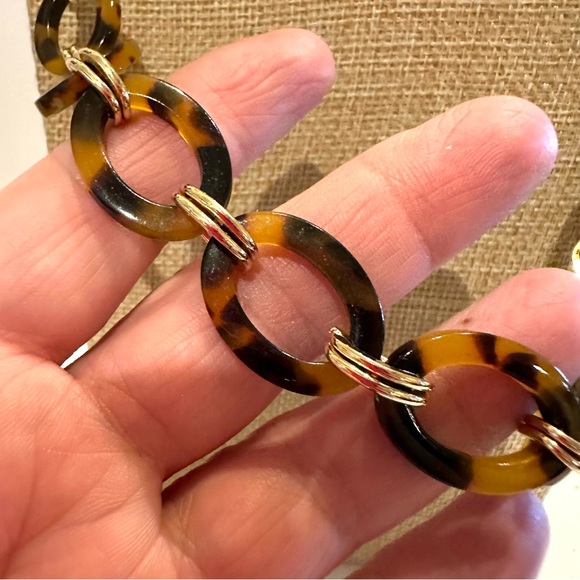 Loft Necklace - Alternating gold tone & faux tortoise links - Picture 8 of 14